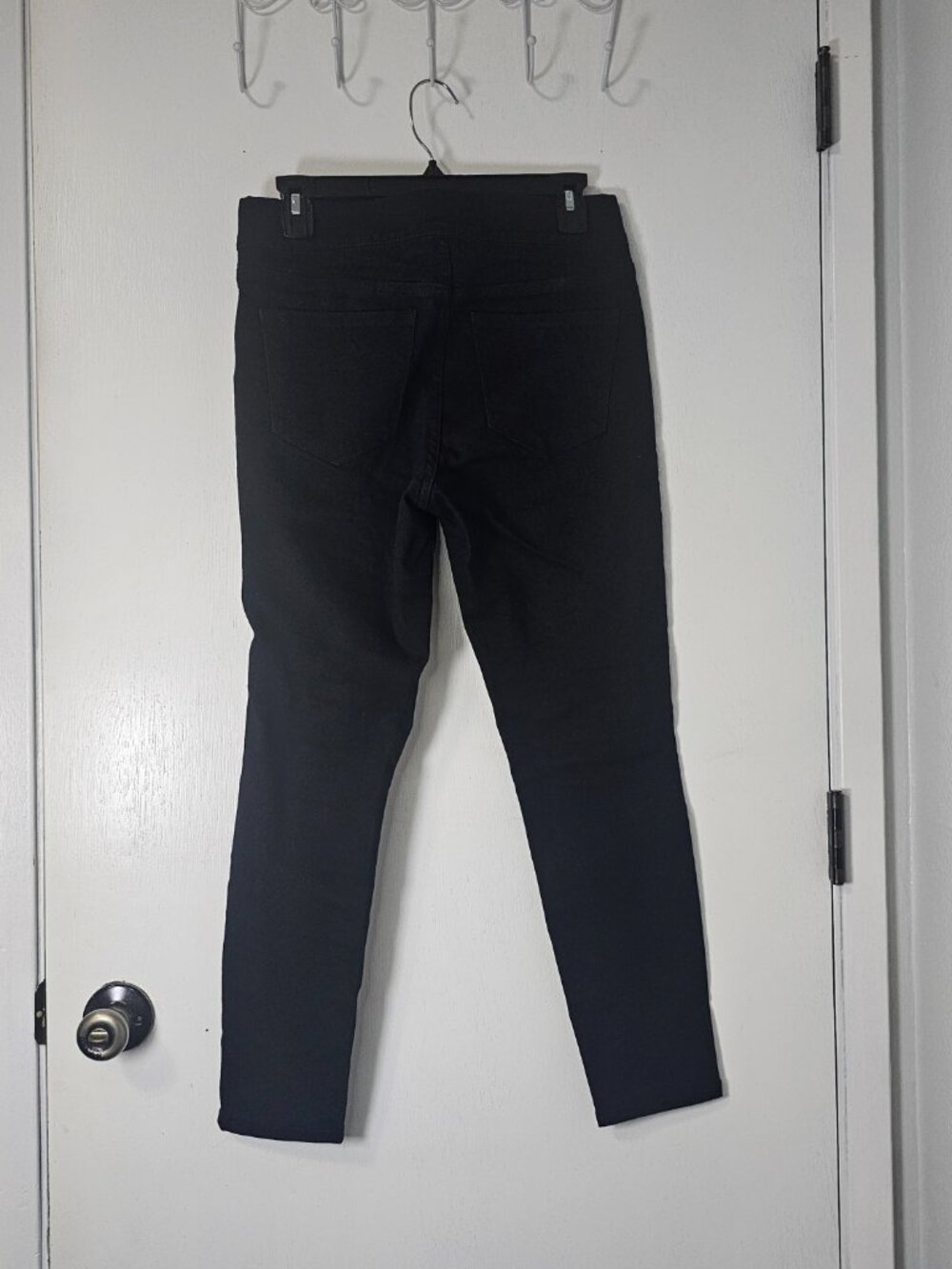 Old Navy Black Super Skinny Pull-On Pants Comfort Elastic Waist - Size 6 Short - Picture 3 of 7